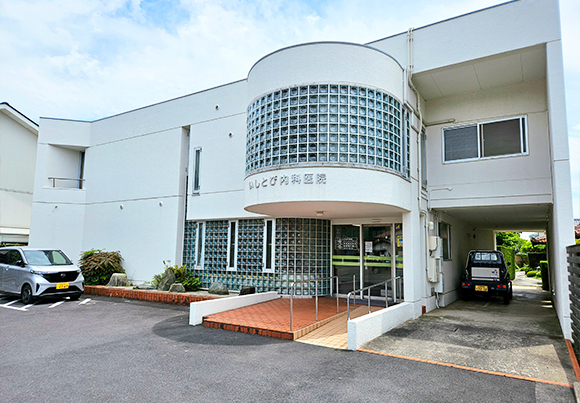 医療法人　いしとび内科医院外観